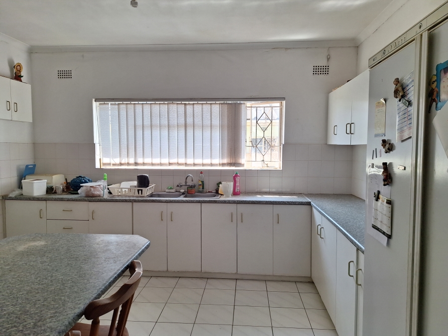 5 Bedroom Property for Sale in Goodwood Park Western Cape